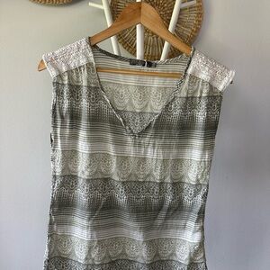 Prana Gray and White Fitted Cap Sleeve Blouse